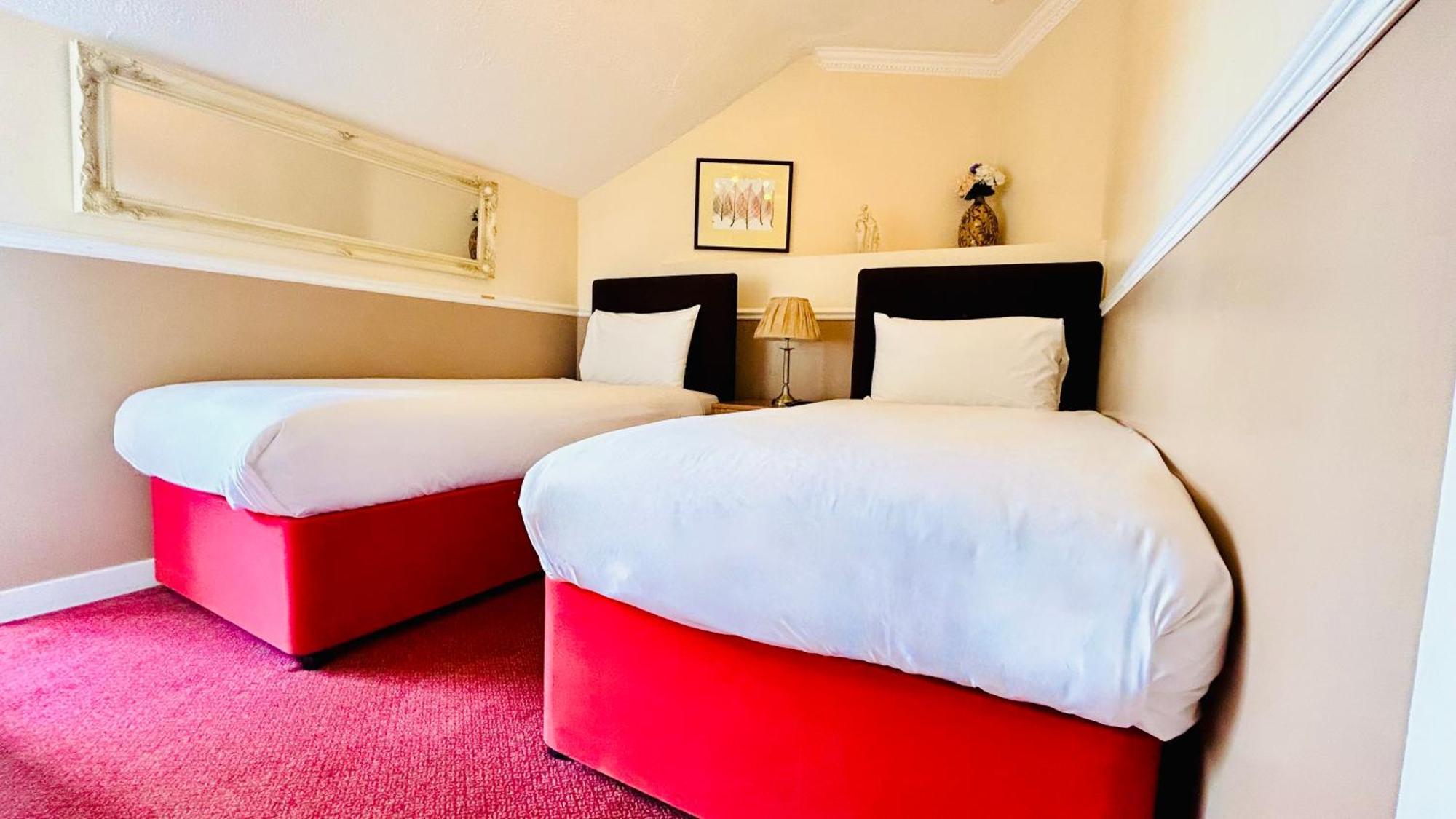 The Columbia Hotel ウェリングボロー エクステリア 写真